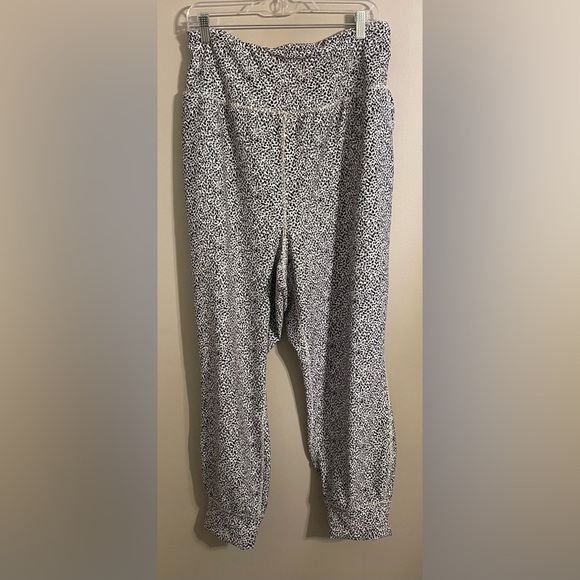 Old Navy Pants - Old Navy Black and White Patterned Joggers NWOT